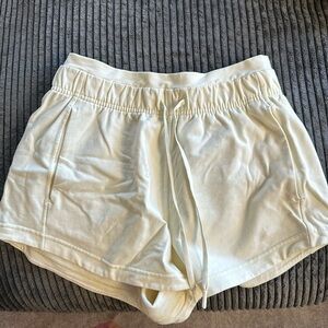 Lululemon inner glow HR short 3 inch